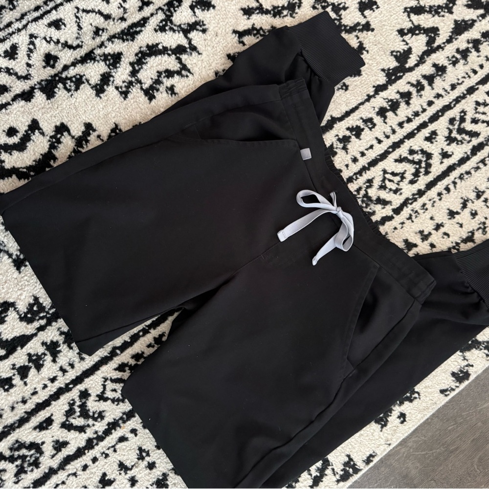 Figs Black Drawstring scrub pants xxs